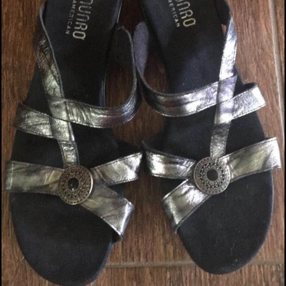 Munro American sandals
